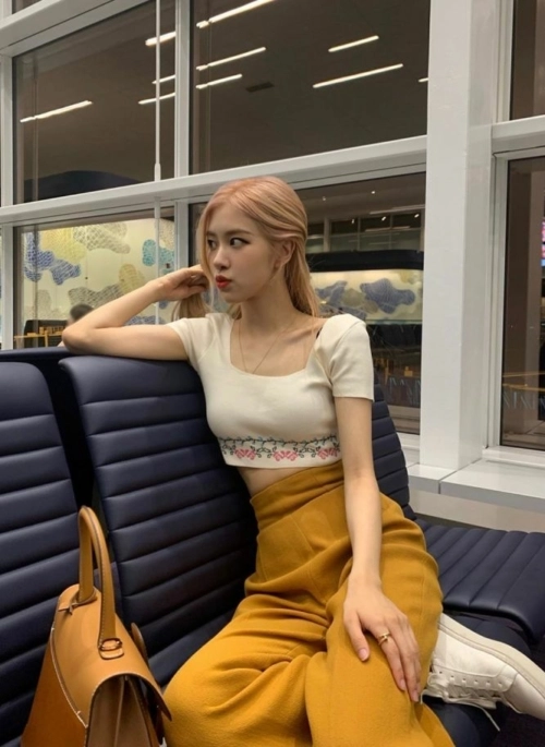 White Number One Girl T-Shirt | Rose - BlackPink - Fashion