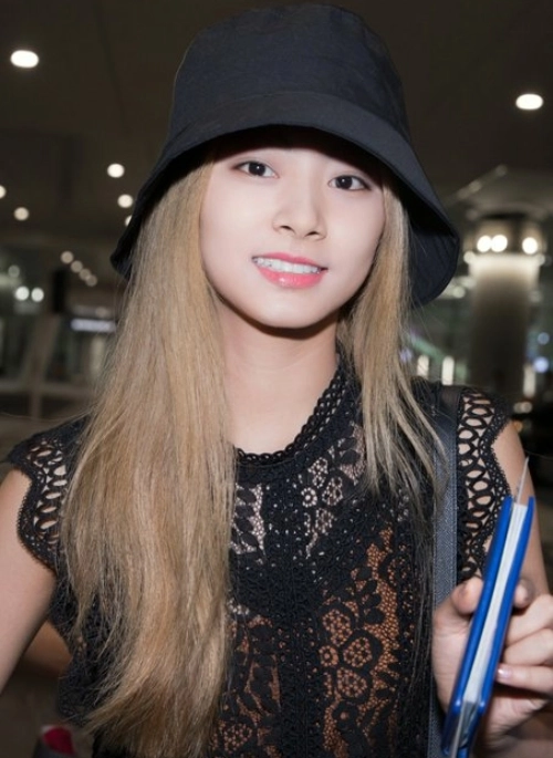 帽子・その他 VARZAR [TWICE Tzuyu wearing] [Vajal] l tip bell hat blac Tzuyu and her high level airport fashion : r/tzuyu