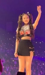 Black Chic Skirt With Button And Chain | Jennie - BlackPink
