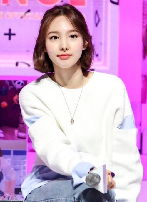 Twice | Nayeon - Fashion Chingu