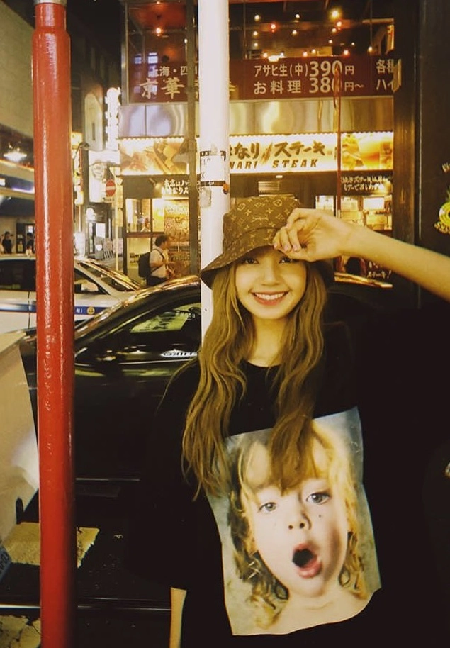 Black Baby Face Print Oversized T-Shirt | Lisa -BlackPink