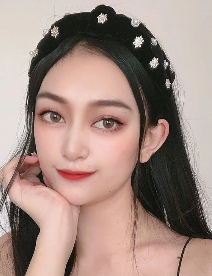 Black Pearl Rhinestone Bow Hairband | Jennie - BlackPink