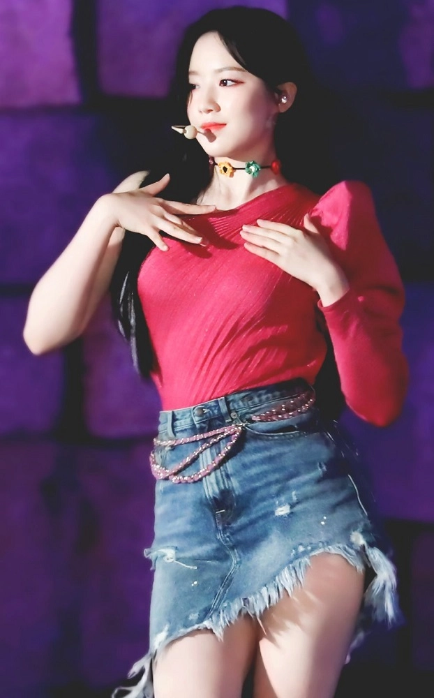 Blue Asymmetrical Distressed Denim Skirt | Shuhua - (G)I-DLE