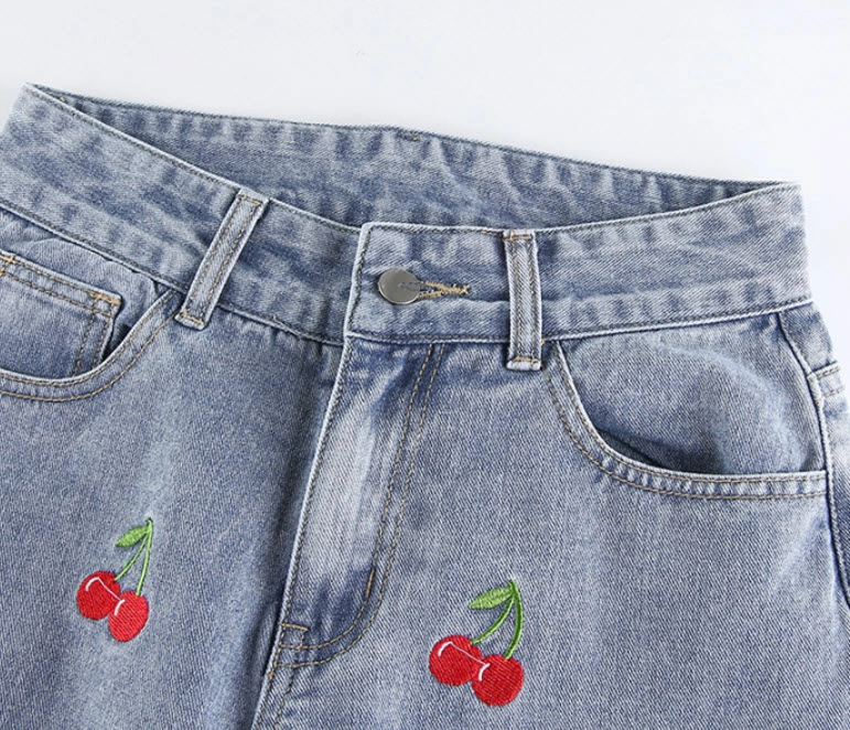 デニム・ジーパン STRAIGHT FIT CHERRY EMBROIDERY DENIM PANTS Cincine - Cherry Embroidered Straight Leg Jeans | YesStyle