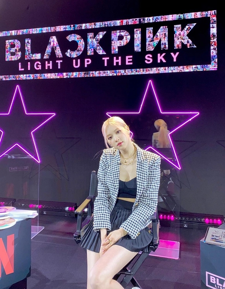 Black Pleated Skirt | Rose - BlackPink - Fashion Chingu