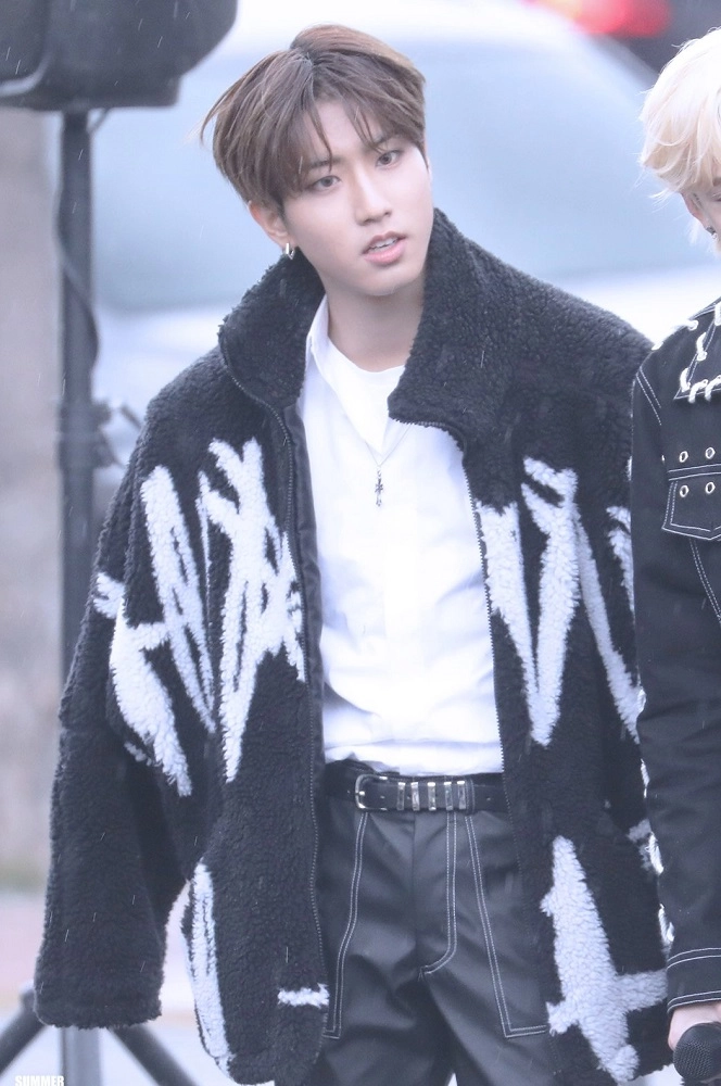 Black Fleece Jacket | Jisung - Stray Kids - Fashion Chingu