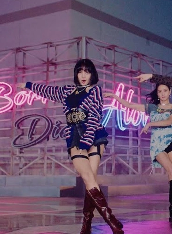 Black Shorts With Thigh Straps | Lisa - BlackPink - Fashion