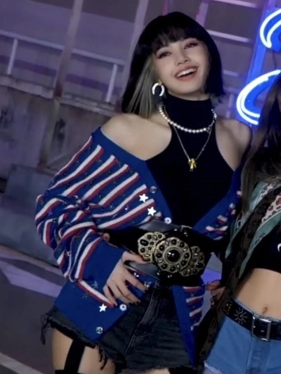Black Shorts With Thigh Straps | Lisa - BlackPink - Fashion