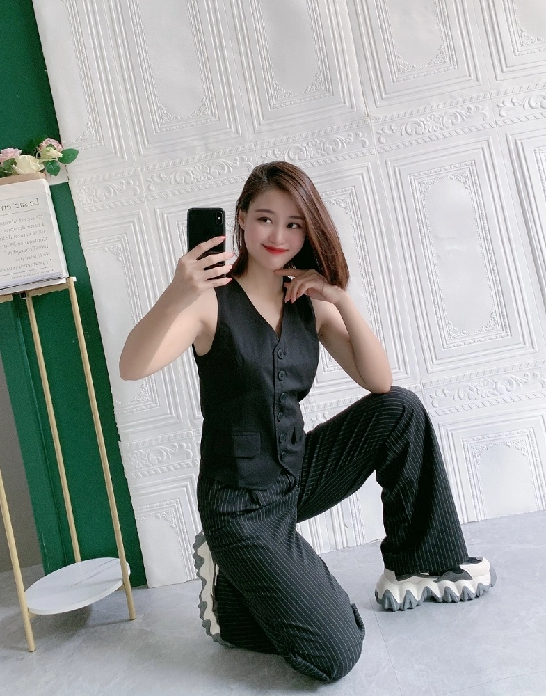 Black Pants With Stripes | Jennie - BlackPink - Fashion Chingu