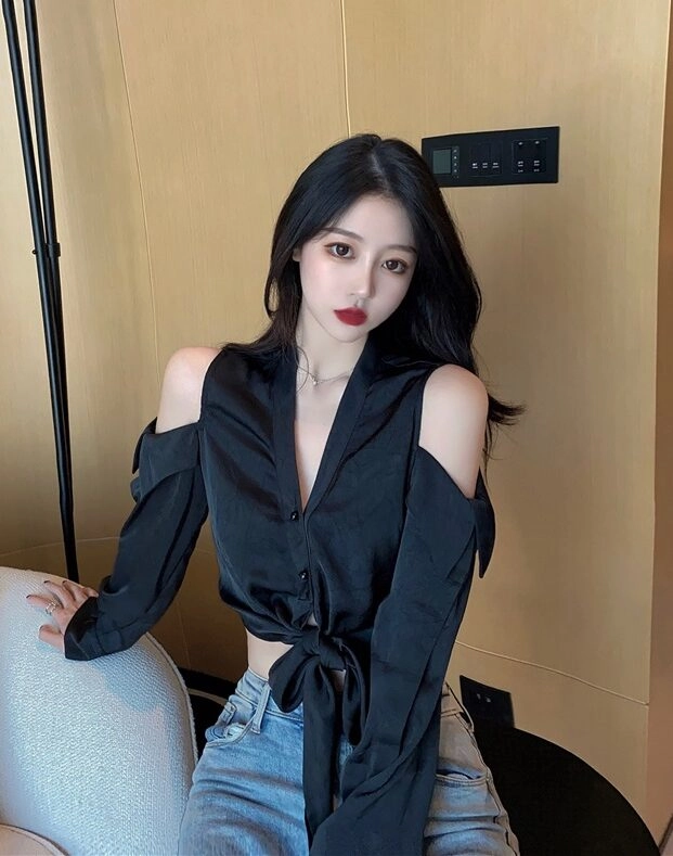 White Cutout Shoulder Cropped Top | Jisoo -BlackPink