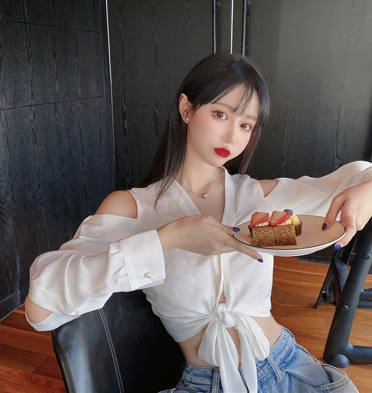 White Cutout Shoulder Cropped Top | Jisoo -BlackPink