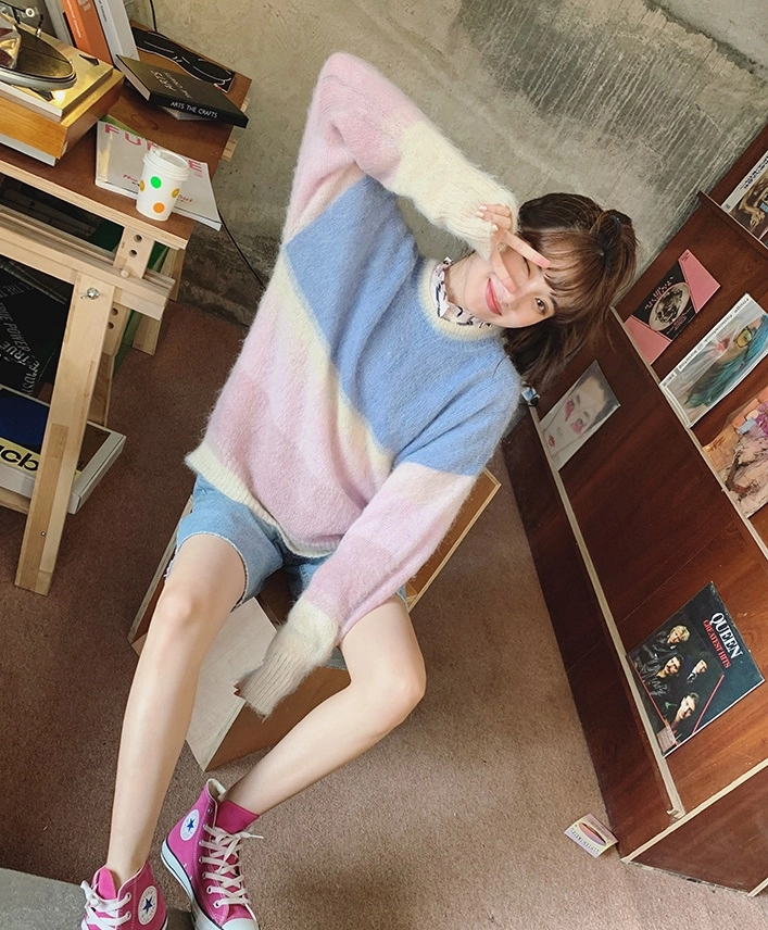 ★韓国人気★LOOKPLE★LOOK SEMI-OVER FIT MOHAIR SWEATSHIRT il_fullxfull.1523032668_og3r.jpg