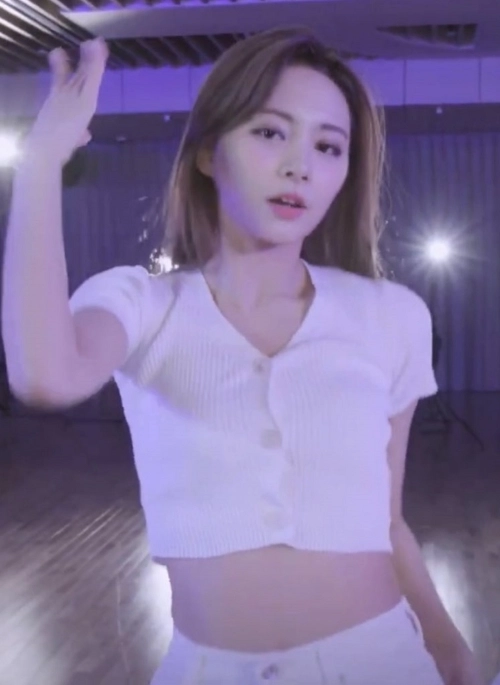 White Short Sleeve V-Neck Cardigan | Tzuyu – Twice