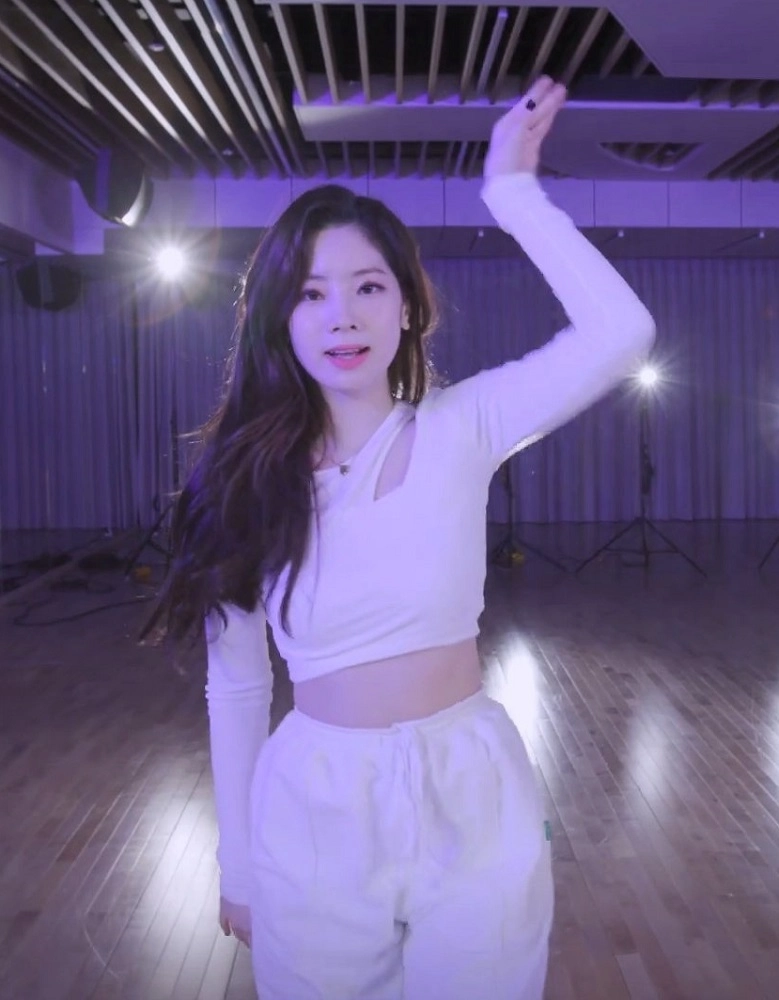 White Cut-Out Long Sleeve Top | Dahyun - Twice - Fashion Chingu