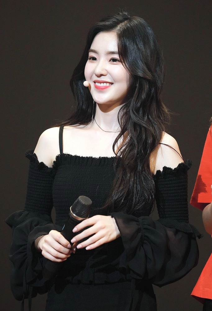 Black Off-Shoulder Top Irene Red Velvet Fashion Chingu