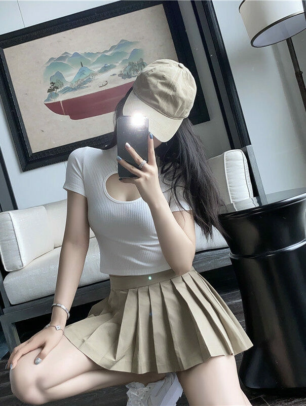 Beige Pleated Mini Skirt | Hyuna - Fashion Chingu