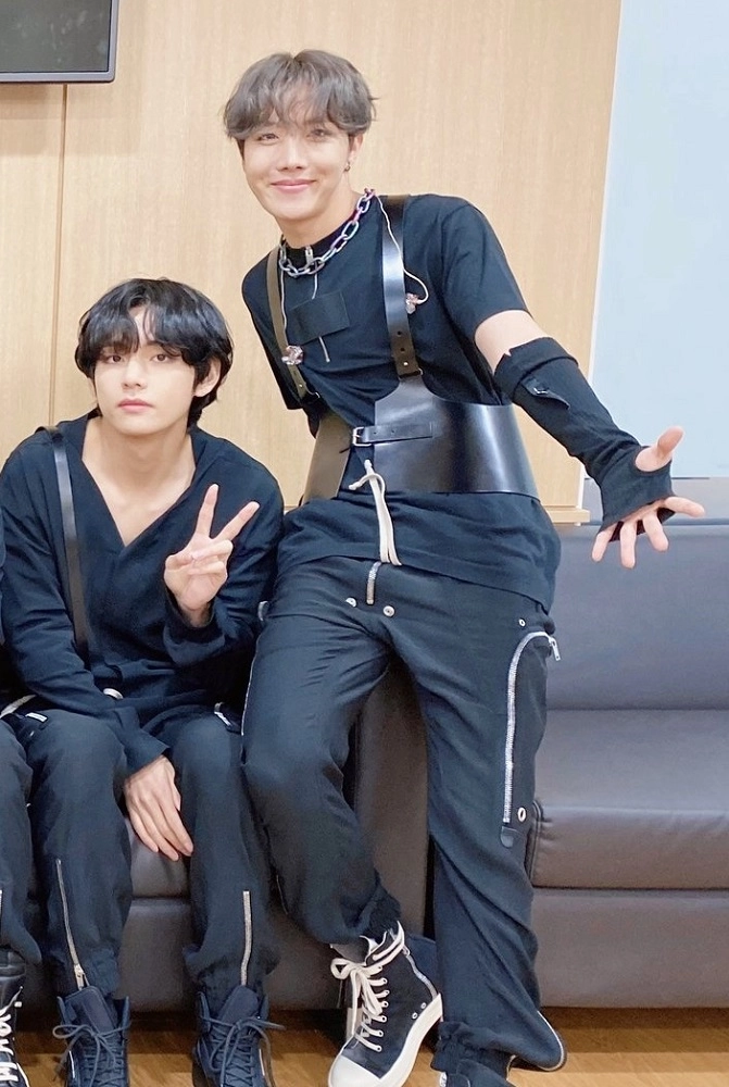 Black Zipper Pants | J-Hope - BTS - Fashion Chingu