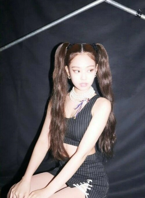 トップス Jennie JENNIE STYLE | 230723 - JENNIE IG Update 🤍 from tour in