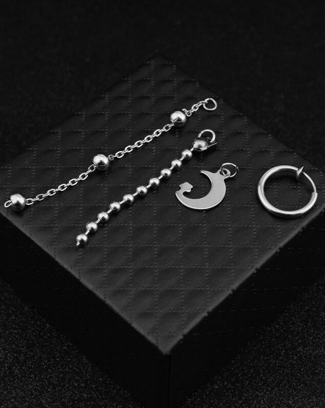 Silver Crescent Moon Earring | Suga - BTS - Fashion Chingu