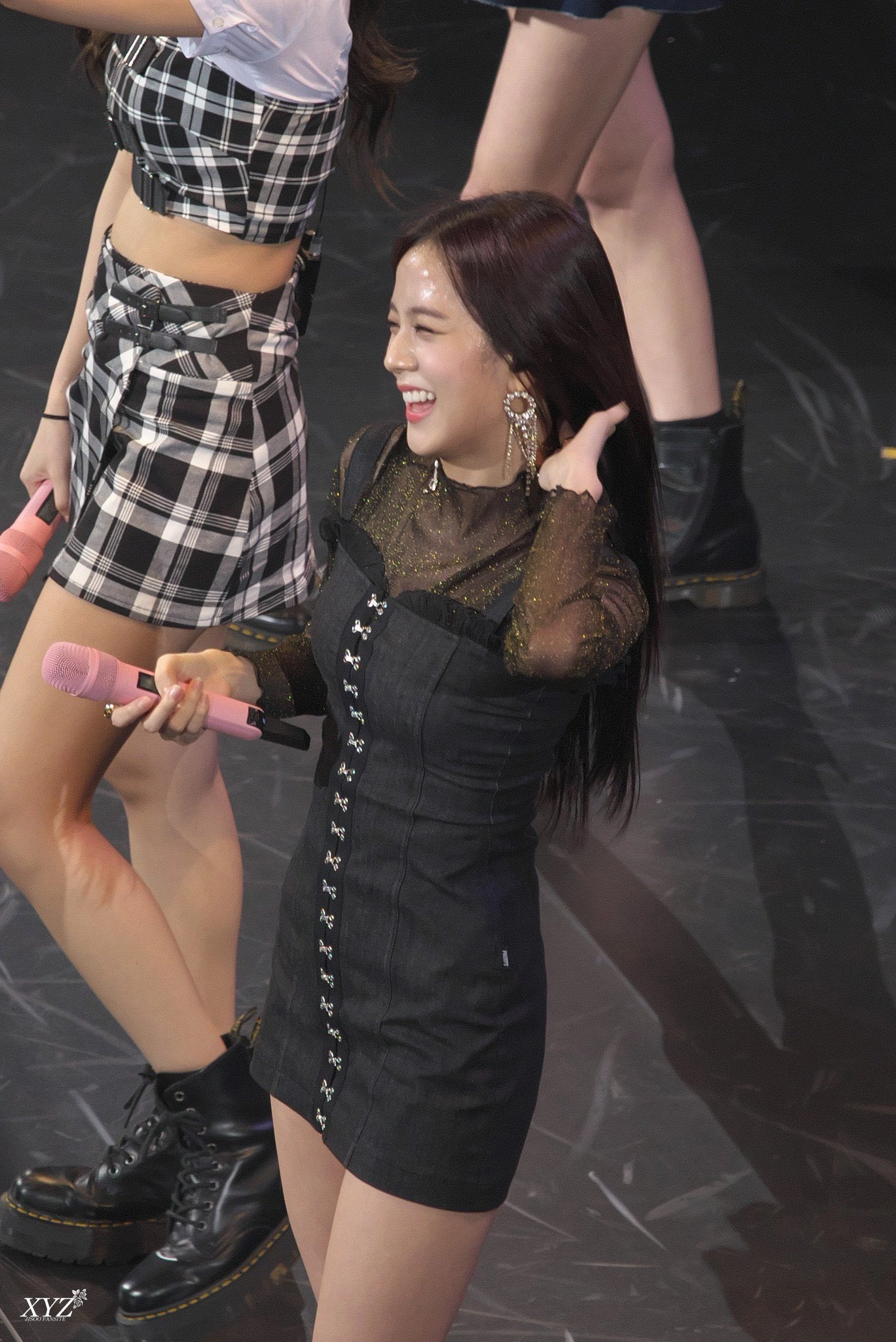 Silver Round Crystal Dangling Earrings | Jisoo - BlackPink