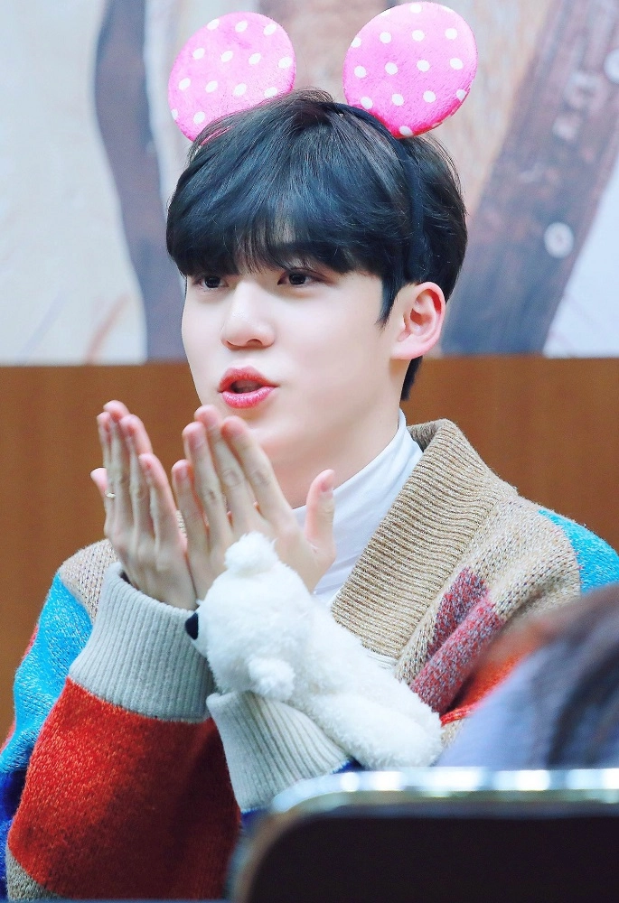 Multicolored Oversized Cardigan | Yunho - ATEEZ - Fashion Chingu