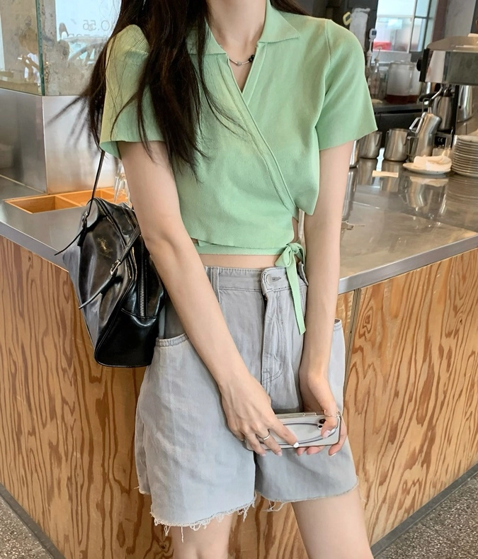 Jennie着用 RAGA MALAK V neck top Jennie
