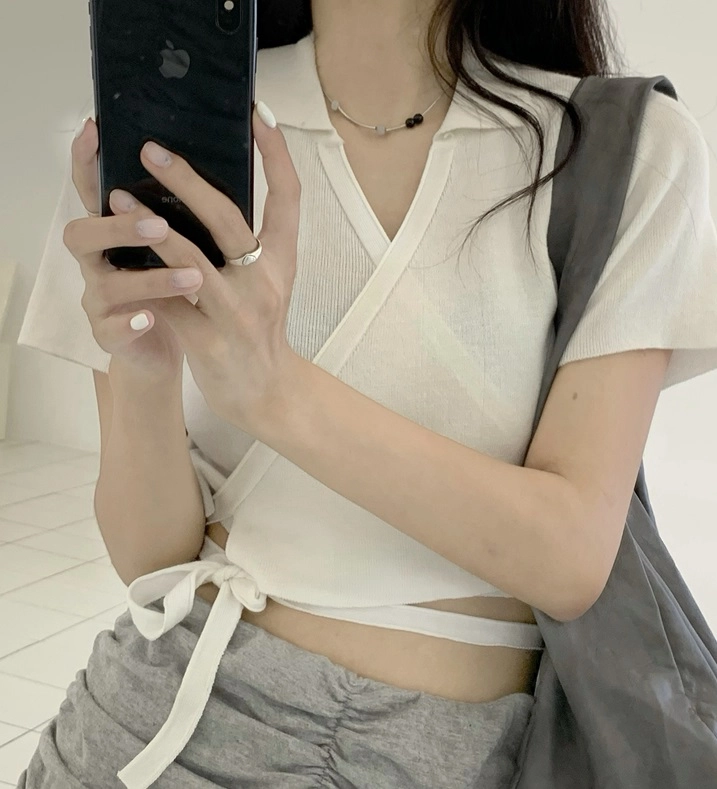 Jennie着用 RAGA MALAK V neck top Jennie