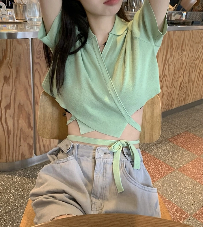 Jennie着用　RAGA MALAK V neck top Jennie 