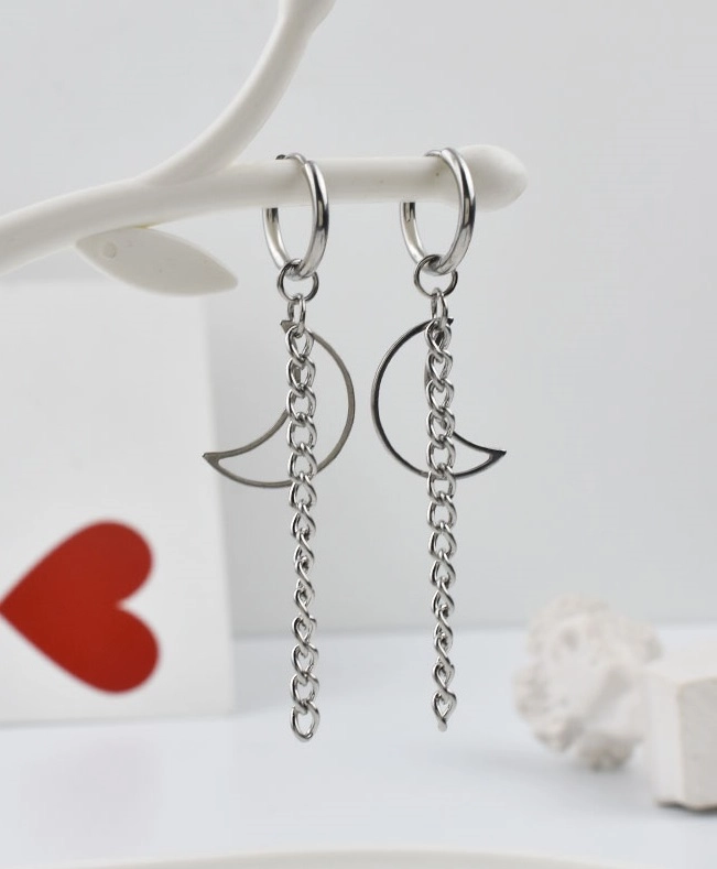 Silver Crescent Moon Chain Earring | Yugyeom - GOT7