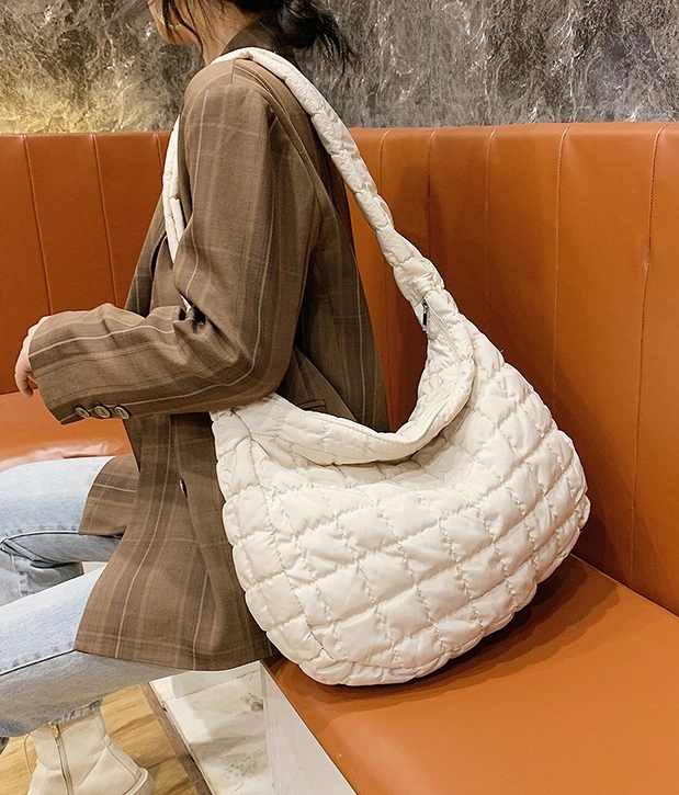 ★関税/送料込★NIEEH★ENVELOPE WAVE BAG★BLACKPINK JENNY NIEEH Envelope Bag Black (BLACKPINK JENNIE's pick) – NOTAG
