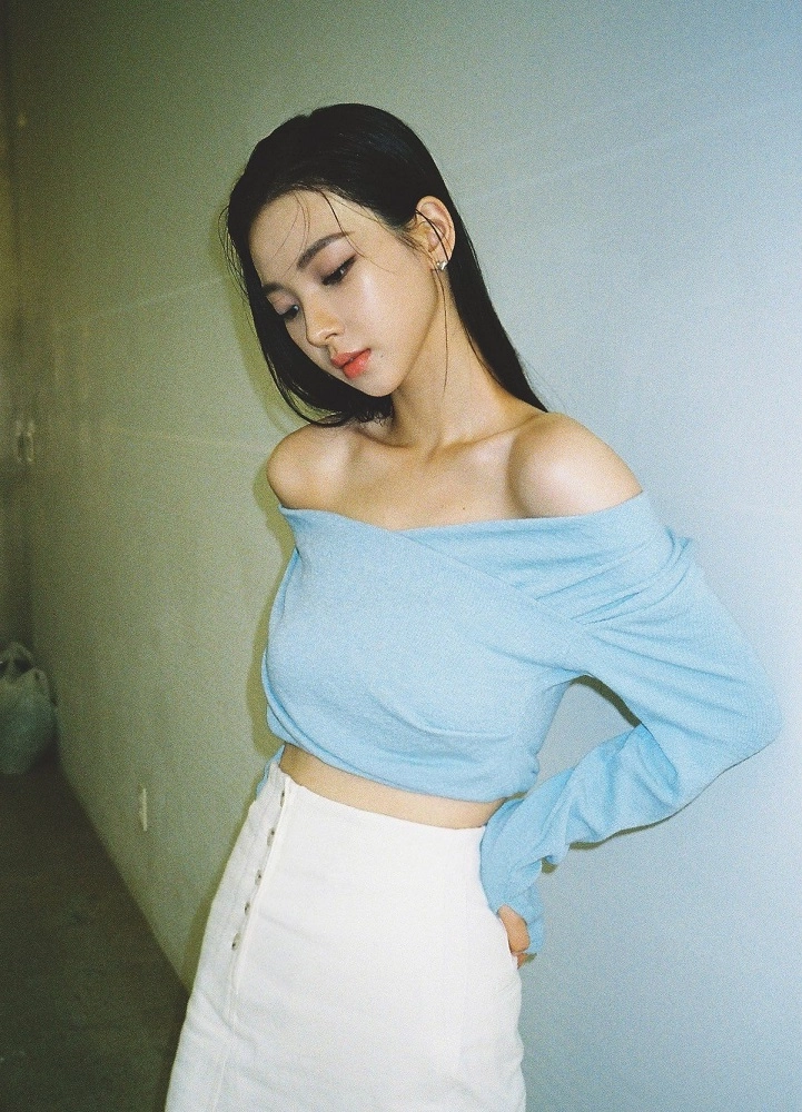 Blue Oblique Shoulder Top | Karina - Aespa - Fashion Chingu