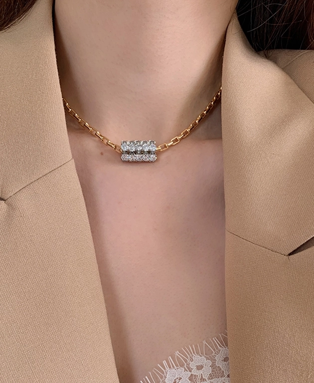 Gold Crystal Roll Necklace | Yeji - ITZY - Fashion Chingu