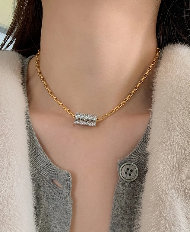 Gold Crystal Roll Necklace | Yeji - ITZY - Fashion Chingu