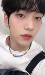 【TWENTYONEAUGUST】SMILEY DAISY NECKLACE▲TXT▲StrayKids着用 Multicolored Daisy Pendant Beaded Necklace | Soobin - TXT
