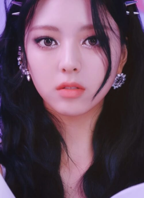 Black Bow Crystal Flower Earrings | Yuna - ITZY - Fashion Chingu