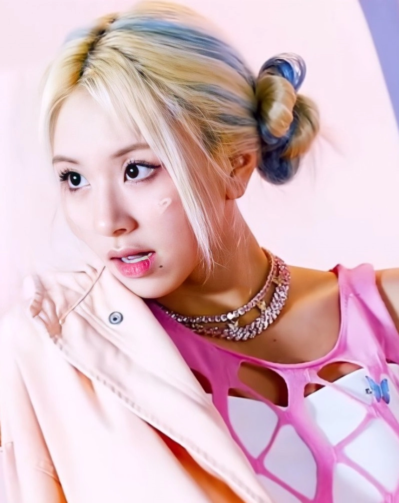 Pink Rhinestone Butterfly Choker | Chaeyoung - Twice