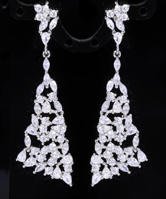 Silver Triangular Crystal Earrings | Cheon Seo Jin
