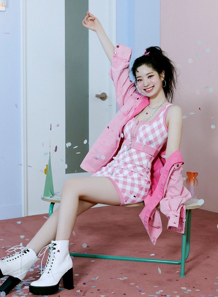Pink Plaid Cropped Sleeveless Top And Skirt Set | Dahyun