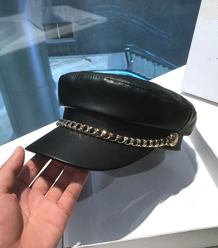 Red Cap With Chain Detail | Felix - Stray Kids - Fashion Chingu