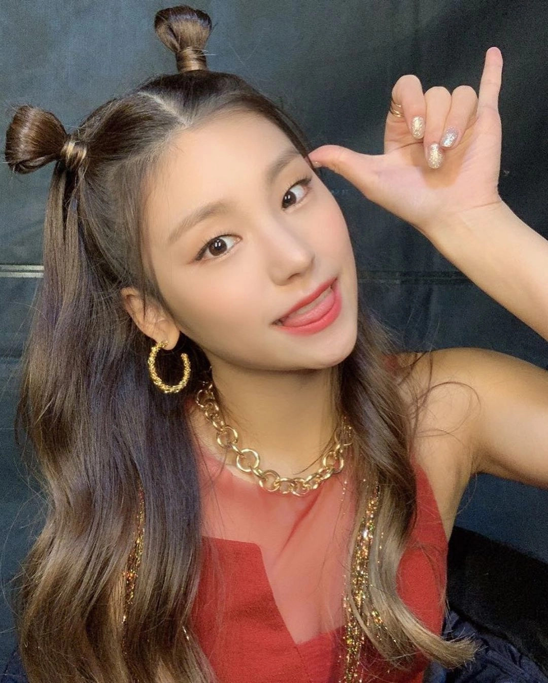 Gold Chunky Loop Earrings | Yeji - ITZY - Fashion Chingu