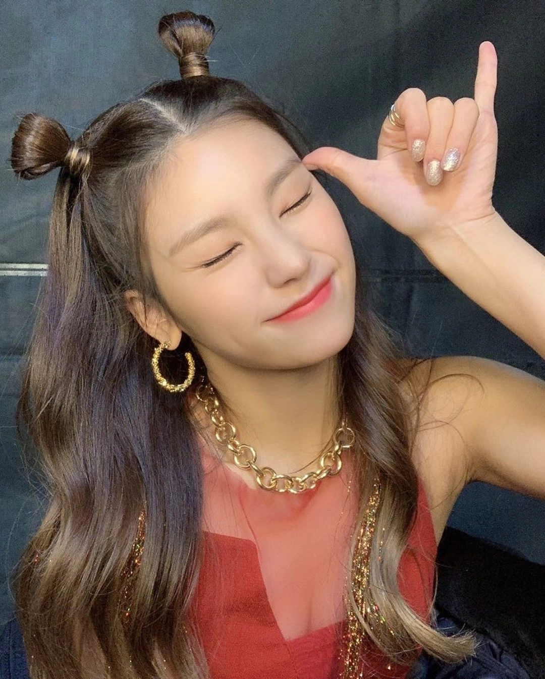 Gold Chunky Loop Earrings | Yeji - ITZY - Fashion Chingu
