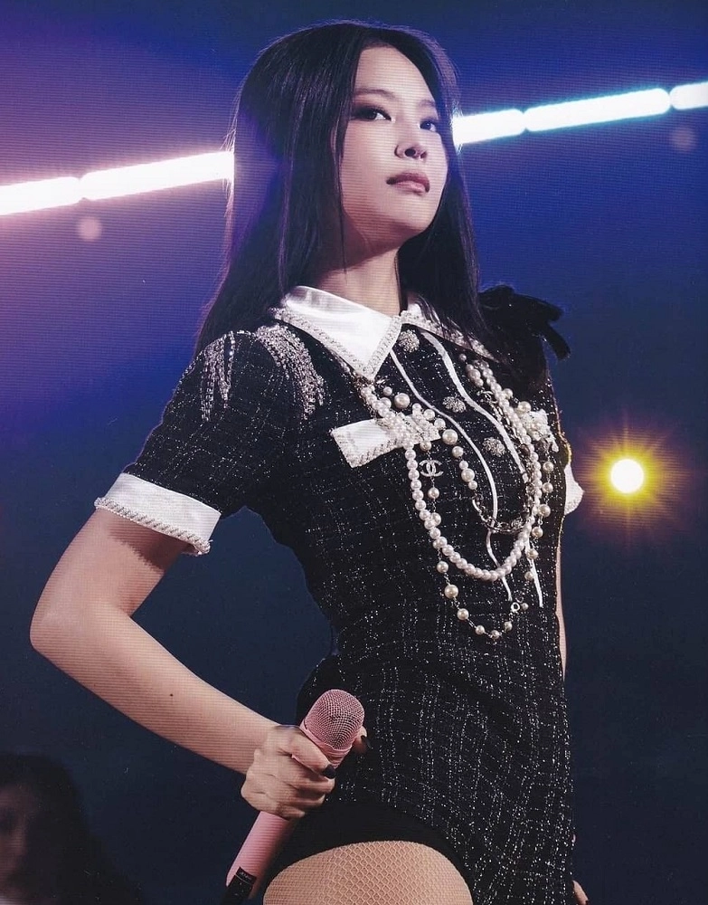 K-POP Jennie フーディ　黒 Black Ruffled Mini Jumpsuit | Jennie - BlackPink - Fashion