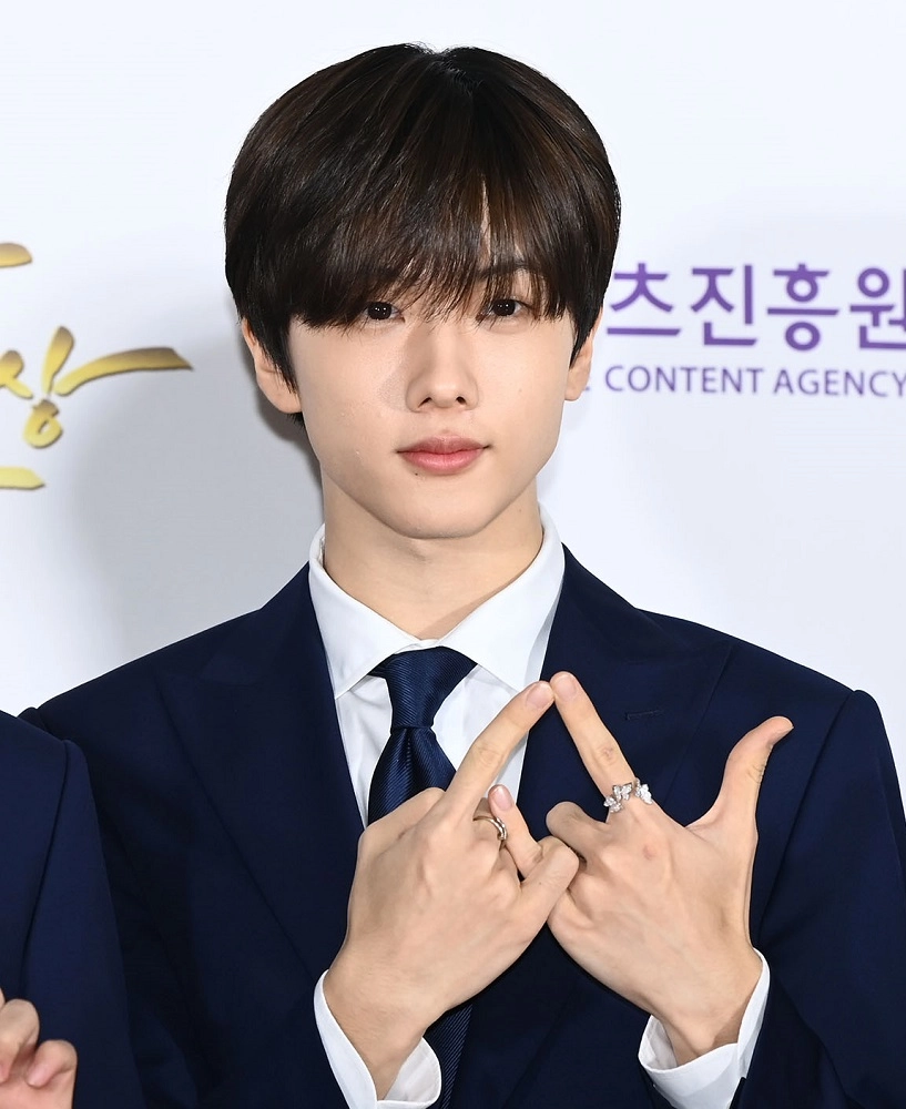 nct dream jisung チソン　ring 指輪　istj トレカ Silver Crystal Butterfly Ring | Jisung - NCT - Fashion Chingu