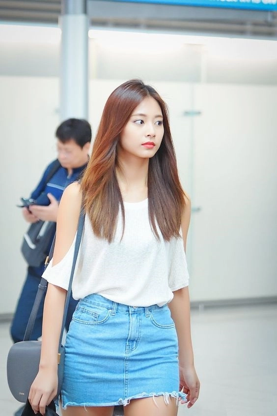 Light Blue Zip-Up Mini Skirt | Tzuyu - Twice - Fashion Chingu