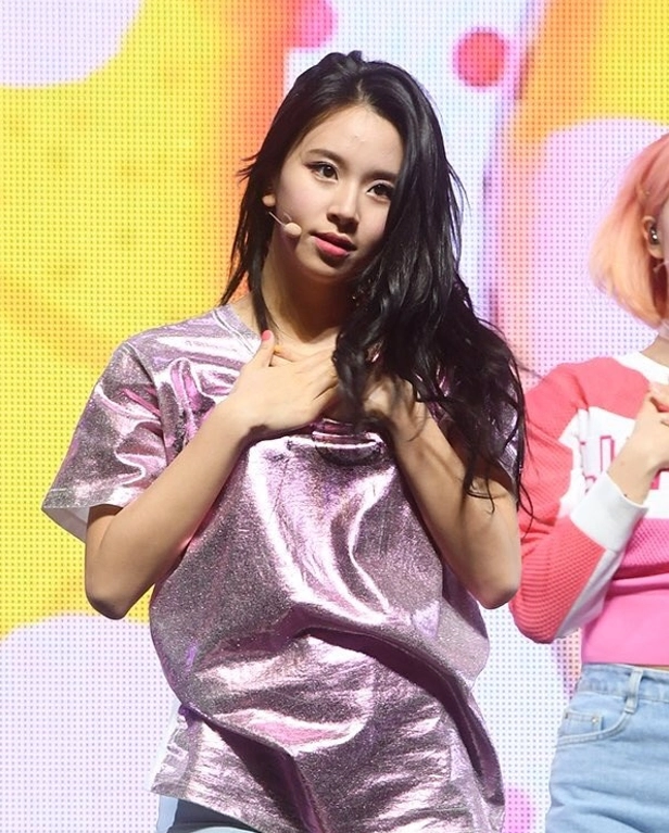 Pink Sparkling T-Shirt | Chaeyoung - Twice - Fashion Chingu