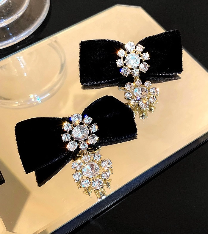Black Bow Crystal Flower Earrings | Yuna - ITZY - Fashion Chingu