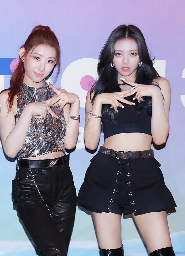 Black Lace-Up Skirt | Yuna - ITZY - Fashion Chingu