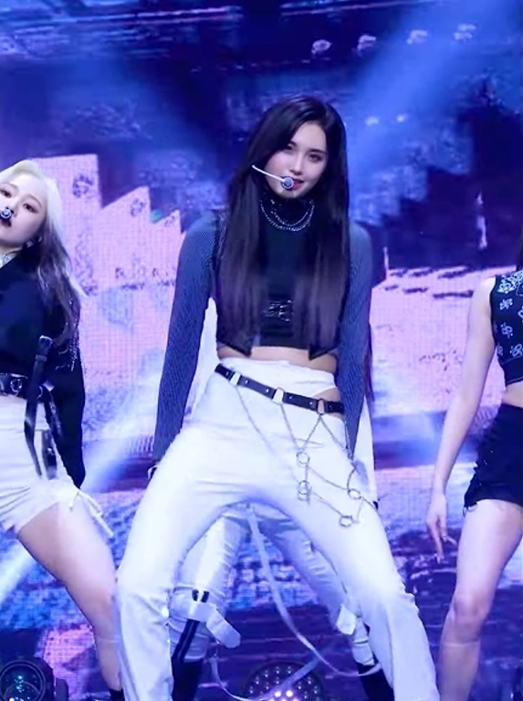 Aisha様 240610 EVERGLOW Aisha - 'ZOMBIE' Comeback Showcase | kpopping