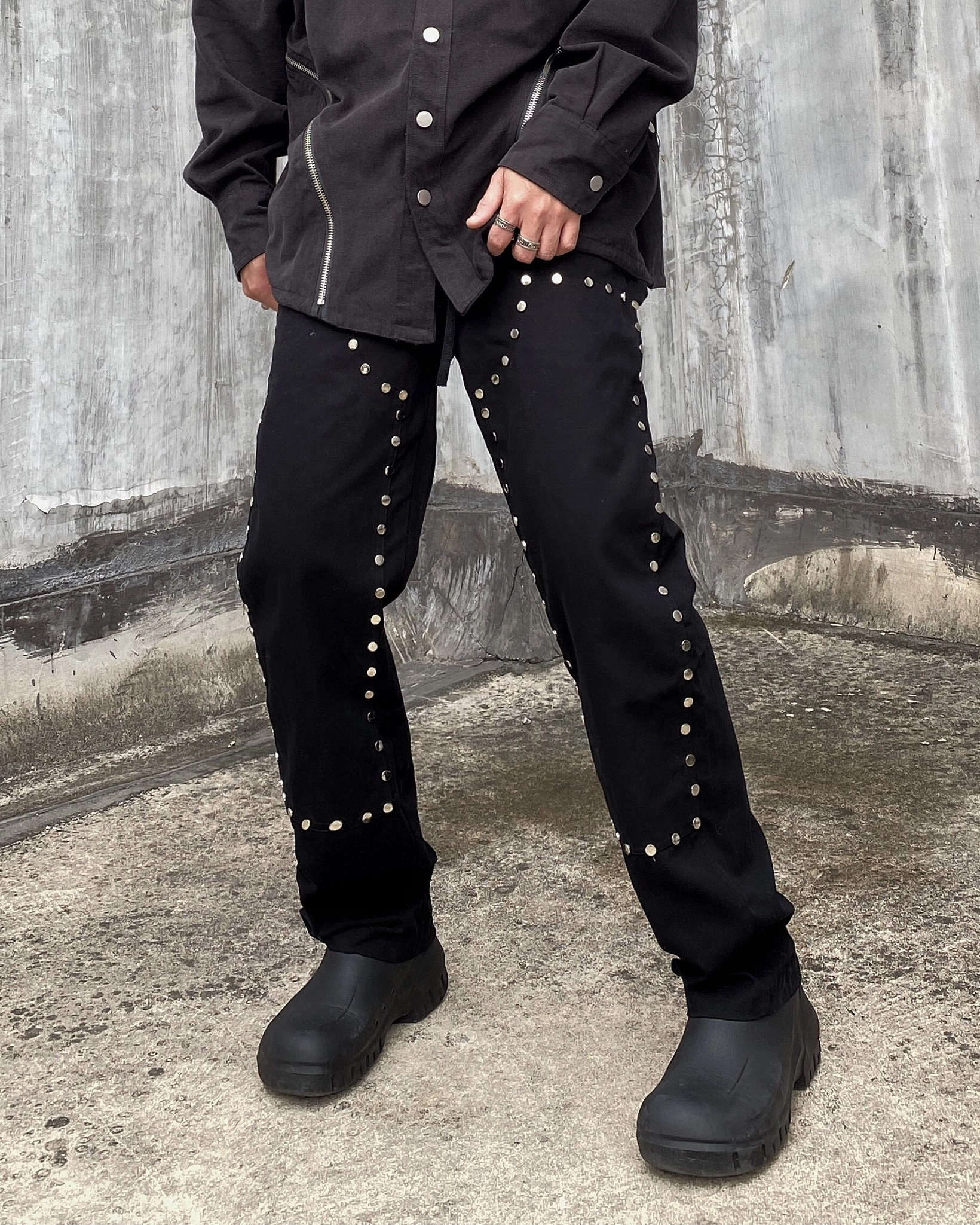 Black Studded Pants | Jeno - NCT - Fashion Chingu