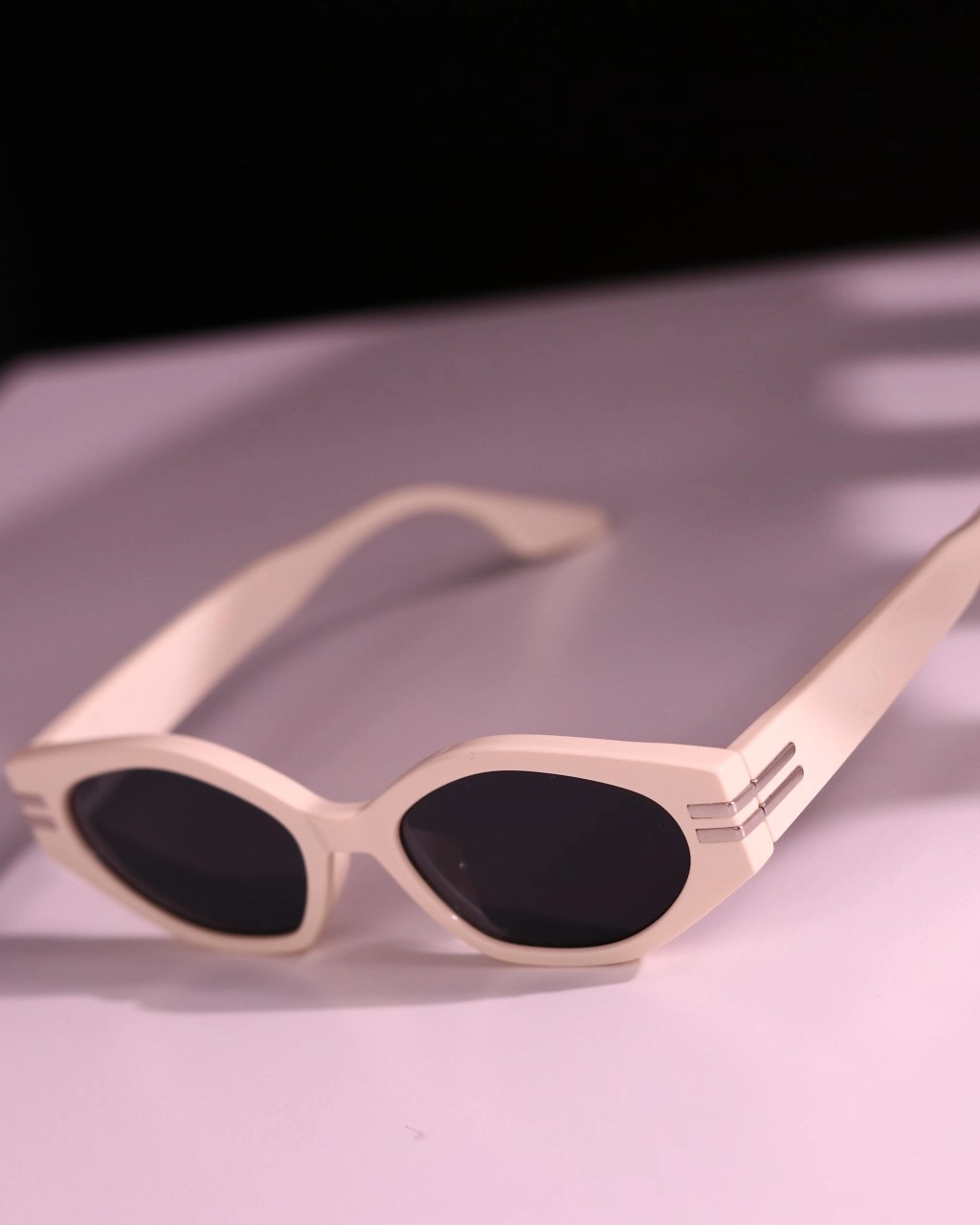 サングラス ^ONE BRILLIANT^ DellaOB357Black Pink Della-OB357-Black Pink Blackpink Sunglasses: Shop Their Style - Pretavoir